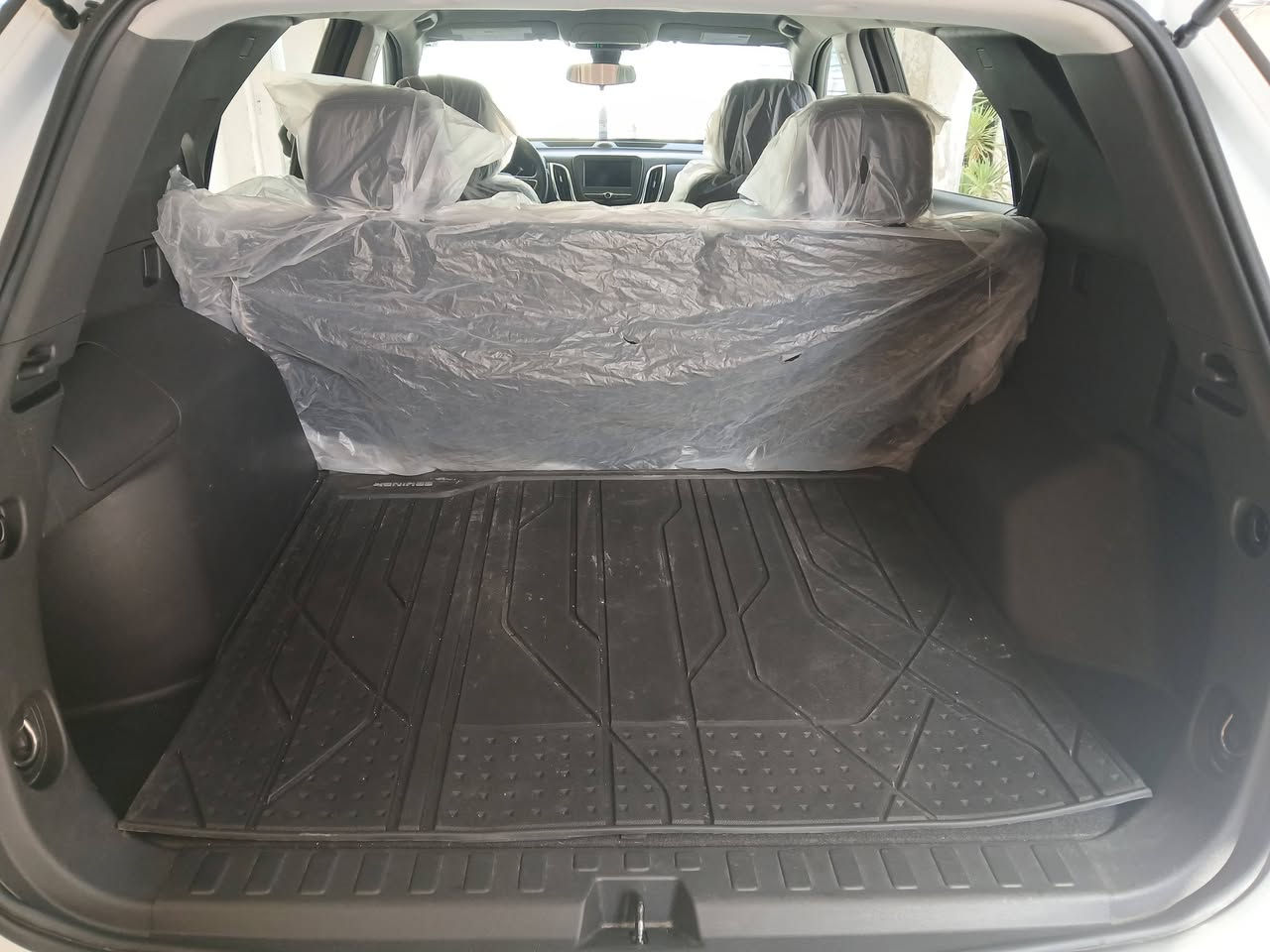 سلام عليكم لسيارة شوفر كوينكس موديل 23مابيهة حادث بس لدعامية ولباقي كفالة موصفات معروفة بدون صبغ ولا تبديل والة شخوط ماشية 55الف مكان بغداد لتاجي ***********بي وساب اذا اكو مراوس او ابيع تروفوس عادي سعر 190 بيهة مجال
