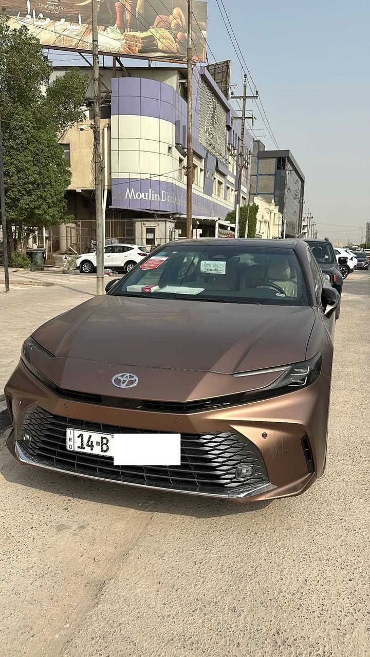 السلام عليكم تويوتا كامري للبيع موديل 2025 السيارة وكالة
ساز 

اعلى فئة بانزين بدون هايبرد GLE السيارة عليها تغليف PPF ضمان عشرة سنوات وايضاً حماية على جميع الجامات من ضمنها الامامية السيارة مصروف عليها هواي وبالعافية على الياخذها عداد الكيلومتر 17,000 قابل للزيادة المواصفات خير من الله وبعدها السيارة بحالة ممتازة واغراض الوكالة موجودة وياها من ملحقات وغيرها من امور السعر المطلوب ٣٣٠ وبيها مجال للمشتري 
رقمي للتواصل ***********
