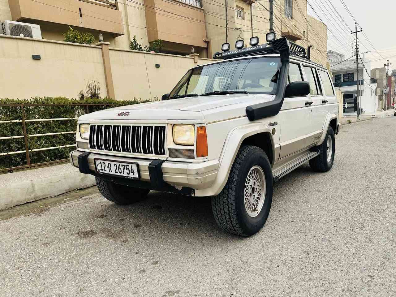 جيب موديل ١٩٩٦ ابيض محرك وكير بلدي  رقم وسنويه جديد. شرط التحويل.  طخم ورى وكدام جديد طخم تايه جديد  داخل جديد  كهربائيه كل شغاله. 
السعر ٥٢ بيها مجال 
الاستفسار ***********
***********
