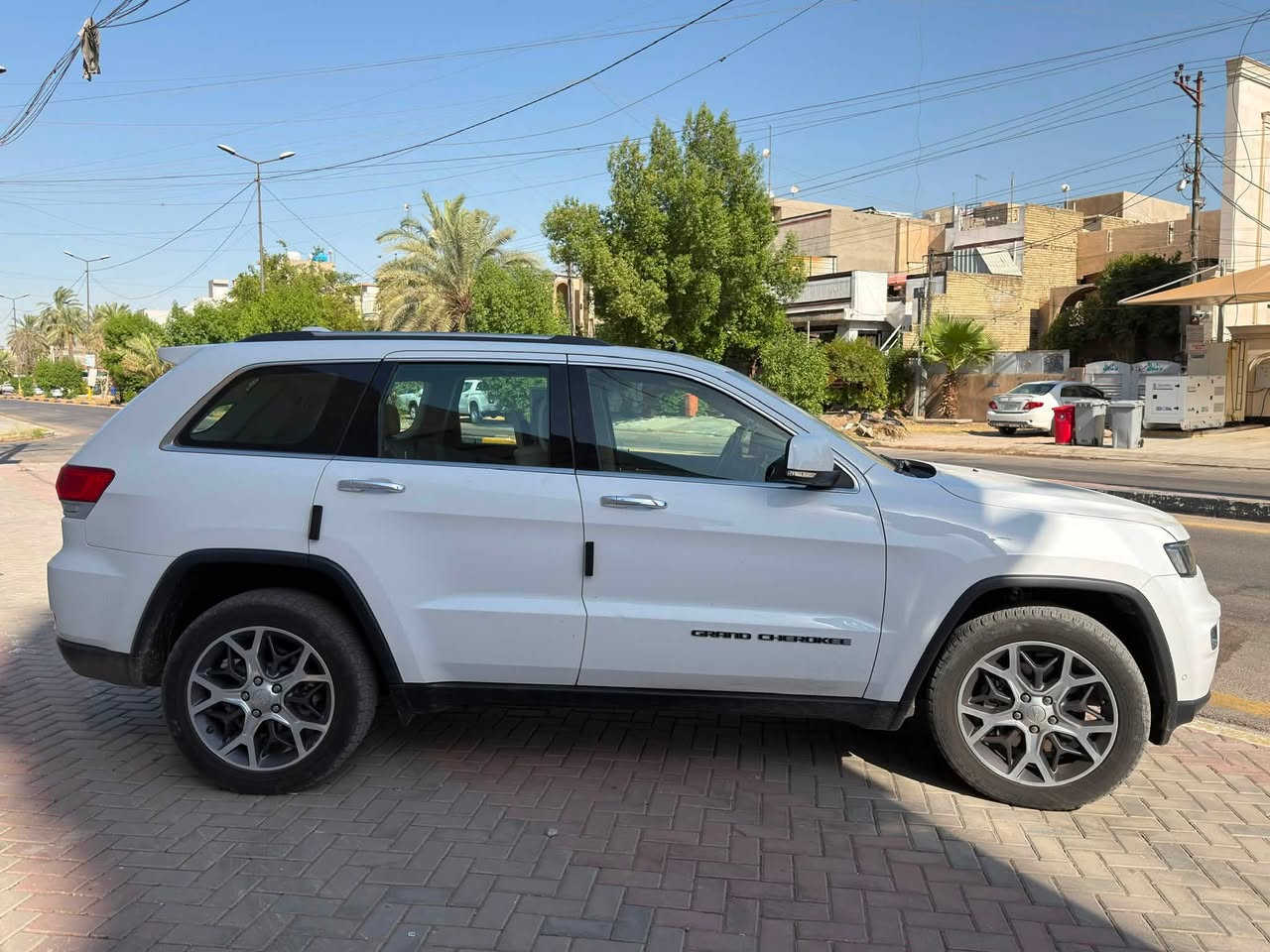 السلام عليكم 
جيب 2019 شيروكي خليجي 
فول مواصفات 
شاشات 3
بانوراما 
بصمات 2
كشنات كهربائية حفظ كشنات سايق
جنطه كهربائية 
حساسات خلفي امامي رادار خلفي 
فور ويل 4x4
رقم بغداد شبه مميز 69292
مكان سيارة بغداد 
ماشية 88 الف مايل 
سعره:27,000 الف بيه مجال 
رقم:***********
