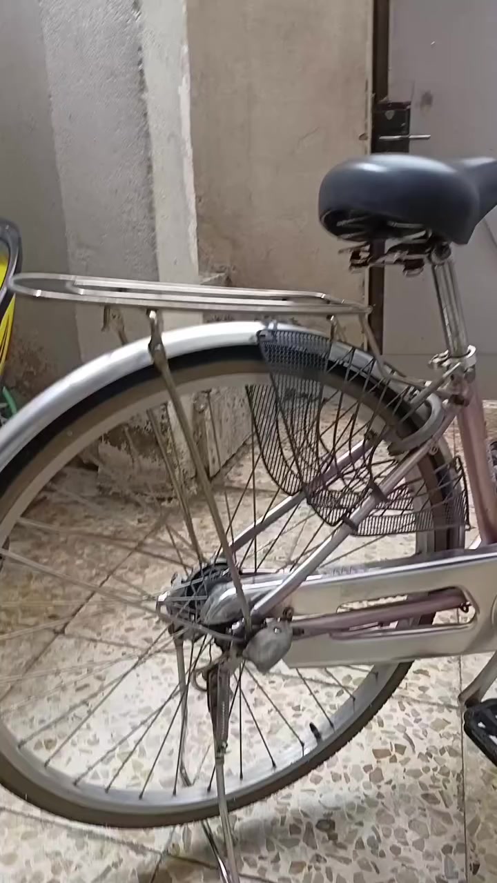 سلام عليكم
بايسكل للبيع مال حاويه جديد موديل 2015 اللشه بوري واحد الاصلي الياباني كير وحساس دفن 3 نمر يعني انسى شي اسمه عطل البايسكل يجي دبل بطيخه بايسكل جديد اي نقص ما بيه فقط التاير الامامي بنجر فقط 

السعر: 85 ألف 

للأستفسار: ***********
المكان بغداد الحريه
