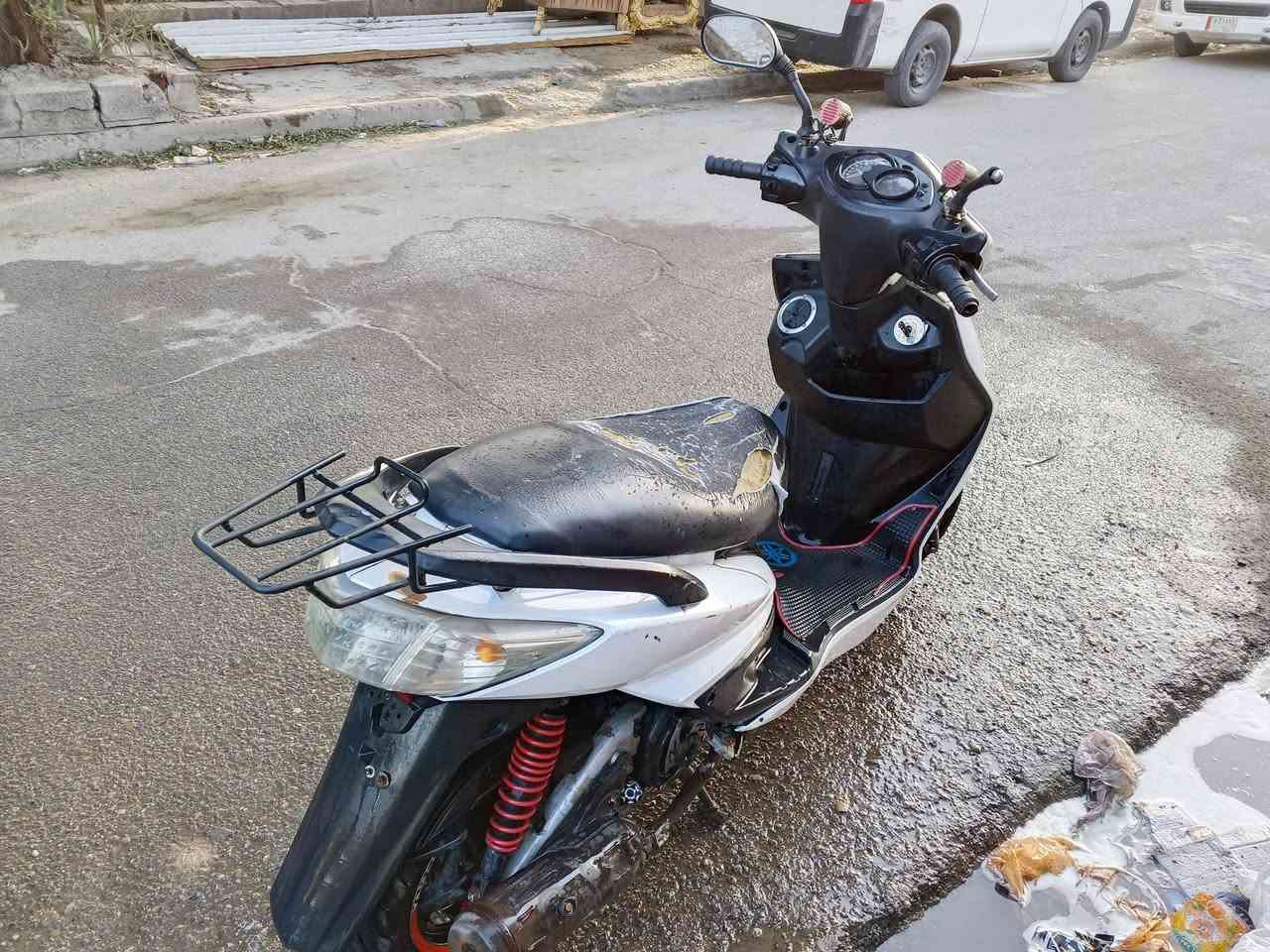 سلام عليكم دراجه سكنس فحل كابريتر الدراجه طافيه بيها ملف محترك بس رايده 350 وبيها مجال ***********
العنوان بغداد الجديدة النعيريه
