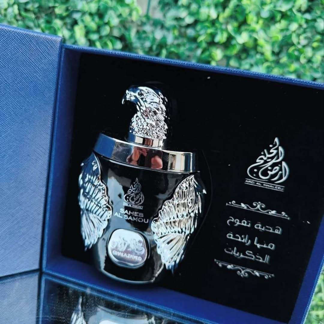✨ غلا زايد صاحب السمو… عطر لا يشبه الحضور العادي، بل يترك بصمة فاخرة تسبقك أينما ذهبت.
من دار ard alkhaleej الإماراتية🇦🇪💯 ، يأتي هذا العطر بتركيبة تجمع بين الانتعاش الملكي والدفء الشرقي العميق، ليمنحك إحساسًا بالقوة والأناقة منذ أول رشة.
تبدأ الرحلة بنفحات منعشة من الليمون والجريب فروت والنعناع مع لمسة فلفل وردي تضيف جاذبية مميزة، ثم ينتقل العطر إلى قلب دافئ مليء بالزنجبيل وجوزة الطيب والياسمين وخشب الأرز، قبل أن يستقر على قاعدة فخمة من العنبر والبخور والمسك والباتشولي وخشب الصندل لثبات يدوم وفوحان يلفت الأنظار.

عطر أو دي بارفان صُمم للرجل الذي يبحث عن الهيبة، الفخامة، والحضور القوي بأسلوب قريب من العطور العالمية الراقية مثل أفينتوس، لكن بسعر اقتصادي يناسب الاستخدام اليومي والمناسبات الخاصة.
غلا زايد… عندما تتحول الرائحة إلى هيبة
#الاصلي المنشأ خليجي الامارات 🇦🇪💯

توصيل مجاني لجميع المحافظات مع هديه ويا كل عطر الفارس, صلاح الدين


**إذا كنت صاحب هذا الإعلان وتريد حذفه لأي سبب، رجاءا أرسل رسالة إلى الدعم الفني**
