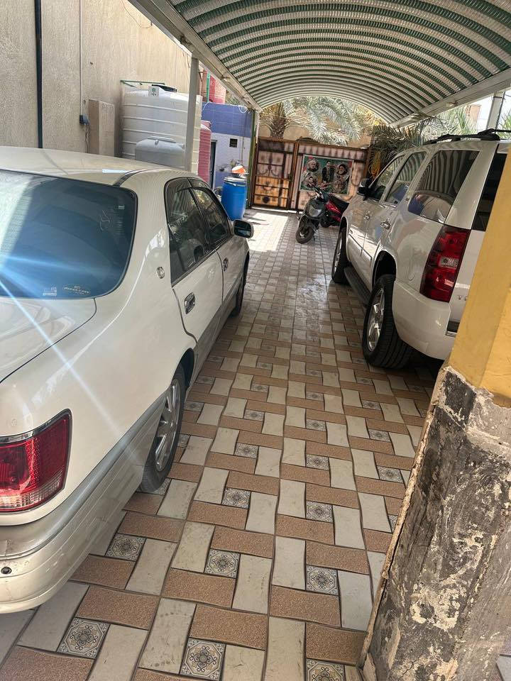 سلام وعليكم تيوتا كراون جنون للبيع دخول مزاد مكينه D4اربع دكم السياره مكفوله من جميع الاصوليات شرط التحويل رقم بصره رقم التواصل *********** السعر ١٧٠ ورقه مكان السياره بصره ابو الخصيب
