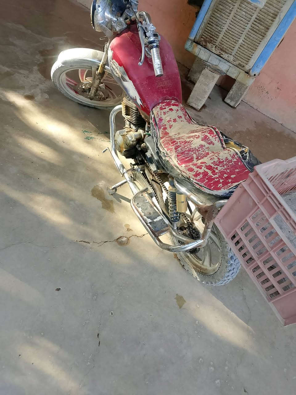 سلام عليكم موطور للبيع جني دبل بلك شقال جاهز مجهز.  موطور مال حاوي.
كهربائيات ضو عالي سلف اول نگرة. يشتغل.  السعر 175 وبي مجال حگ الجية اتصل ***********
