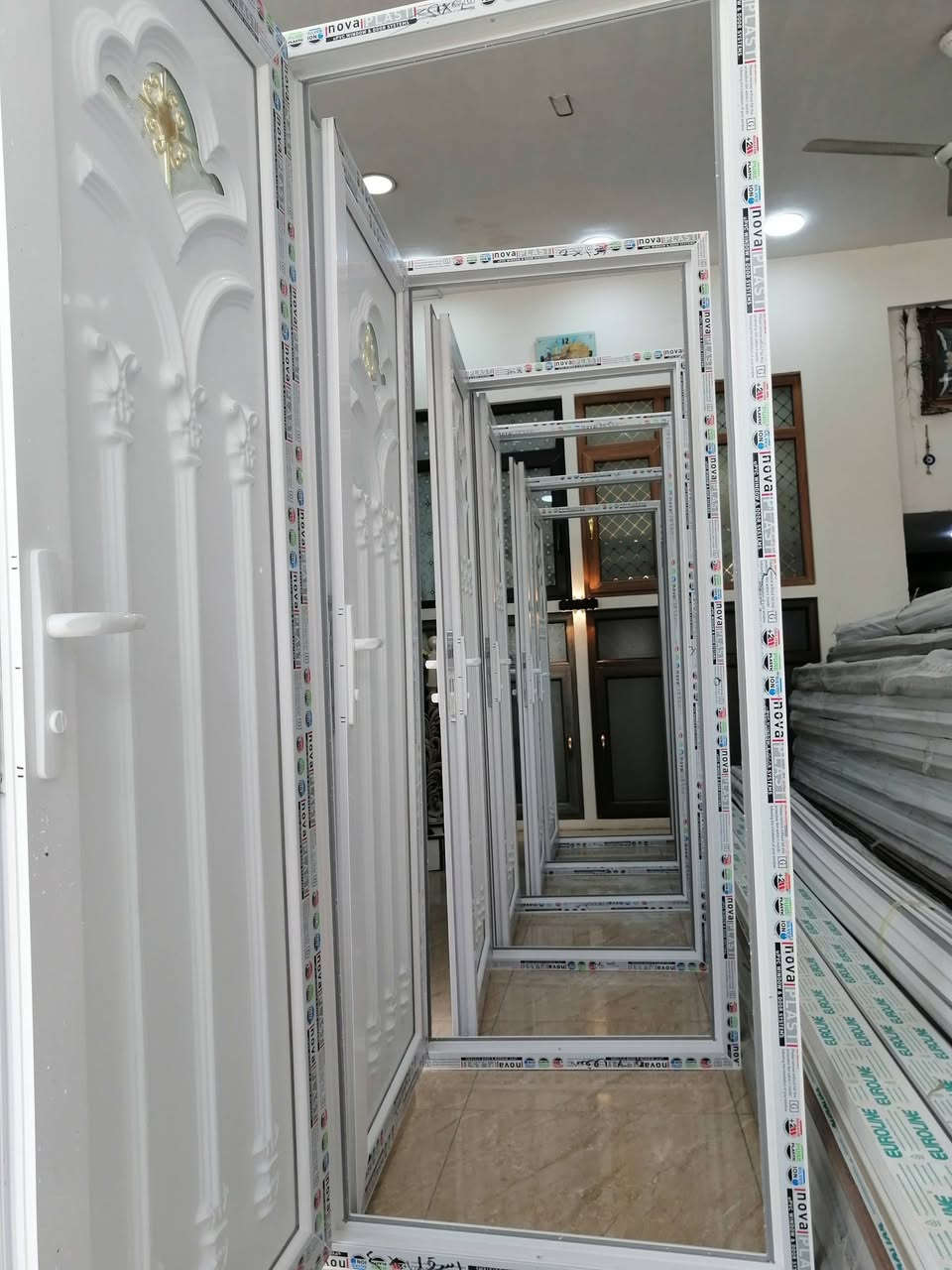 معمل سنتر تلعفر ابواب و شبابيك و محجرات أسعار مناسب باب صار يوم 90 الف كامل وياه شد ***********موقع حي وحده يم محطة حكومي
