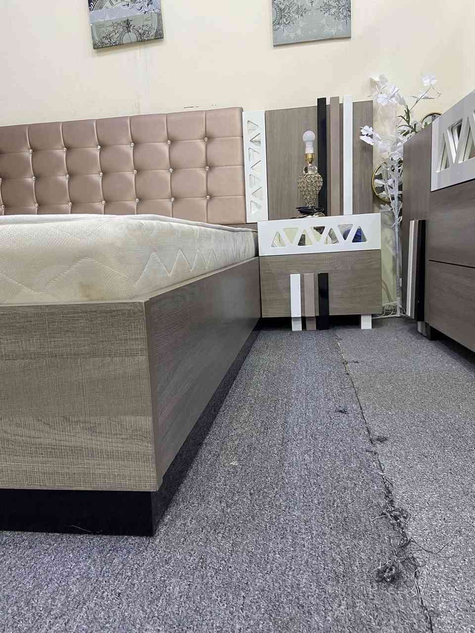 King size bedroom set
180*200cm it is Very good condition no damage 30998725


**إذا كنت صاحب هذا الإعلان وتريد حذفه لأي سبب، رجاءا أرسل رسالة إلى الدعم الفني**