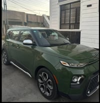 للبيع صول 2020  رقم بغداد جديد انكليزي باسمي  حادثهه امامي وبيها تعديل...