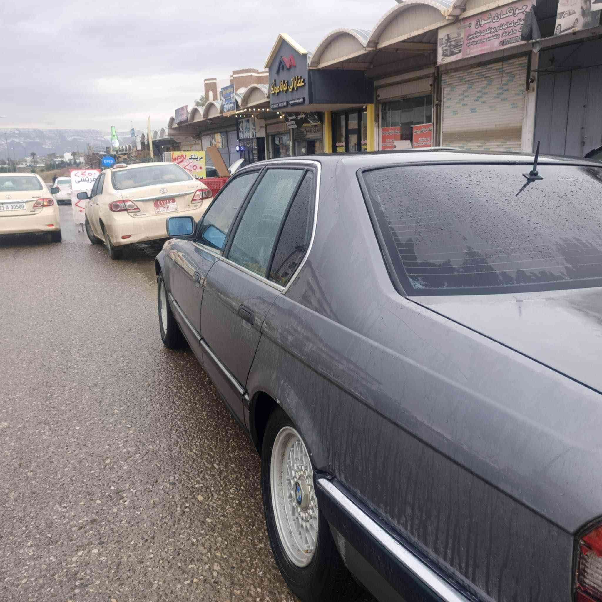 بیئیم گیڕ عادی مۆدئل ٩٤ ناو فۆرمیکا کامل دەسکاری پیش و دوای کەپس دەڵی نوقڵە  ماڵی دۆستە سەیارەکە تا بڵی تازە و لۆک ماوەتەوە  سەیارەکە گیڕ و ئەکسل و ئەقڵی دەسکاری کراوە نزیکەی ٢٠ گەڵا بەس لە قوەتی دراوە  سەیارەکە بی کەم و کورتیە بەشەرتی هەموو شتیک ئەیفرۆشین بە شەرتی گیڕ و مەکینە و ئەکسل و موس و براوە بەشەرتی ئەوەی لیدرانی نابیت سعری ٦٥ گەڵا و کەمیک معامەلە *********** السليمانية, العراق
