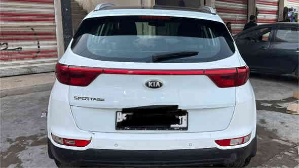 السلام عليكم
سبورتج خليجية موديل 2017 رقم بغداد
ماشية 98 كيلو
مكينة 2000 دوش كفالة
بانوراما
بصمة تشغل وبصمة ابواب وصندوك
صندوك كهرباء
تشغيل عن بعد
اشاير بالمري+المري شفط
تبريد قطعتين
شاشة+كامرة دواره
لد نهاري
دوشمة جديدة
صدرها نضافته 90./.
تخم تاير باتري جديد
سايد بريك بالرجل
السيارة مكفولة من البارد والتعديل 
والسيارة بيها باب الصندوك بي صبغ واضح بالسونار بدون دواخل وبدون 
سعر السيارة 183 ورقة وبيها مجال
مكاني بغداد الزعفرانية..***********
