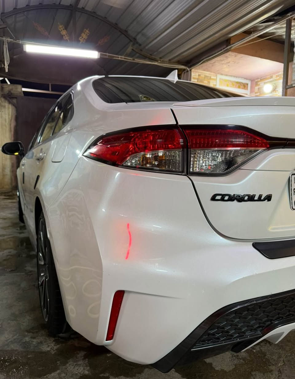 كورلا SE وارد امريكي ابيض موديل 2022 رقم بغداد باسمي ضررها جاملغ ايسر وباب السايق  
مواصفات SE معروفه 
محرك 2000
شفتات استيرن 
ويل كب كروم رياضي حجم 18
اوتو هولد ومانع انزلاق
نظام سبورت وتبريد بيانو منفصل 
سايد بريك بصمه واشاير مري
فول تحكم ستيرن ودشبول
كشنات حضن رياضي
شاشة اعطال ورادار امامي وخلفي
تحديد مسار وقيادة ذاتيه 
لايت زينون عالي ناصي 
سبايدر اصلي بلاد 
حجر صالنصه مكفول 
السعر 140 وبيها مجال 
*********** بغداد, العراق
