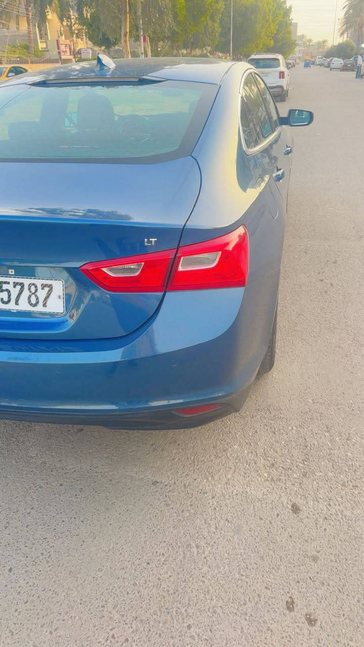 السلام عليكم ماليبو موديل 24  لونه بحري مميز  رقم بغداد باسمي تحويل ثاني يوم ماشيه 16 مواصفات LT بصمه تشغيل عن بعد رادارات امامي خلفي حساس خلفي ويل كب كبير قطعتين تبريد كشنات كهرباء هند بريك بصمه توقف ذاتي كشنات تدفه حادثه بنيد فقط بدون دواخل ولا شي رادترات بلاديه فقط بنيد صبغ بدون اي دواخل السعر 135 بيه مجال بسيط الإتصال *********** مكان سياره بغداد
