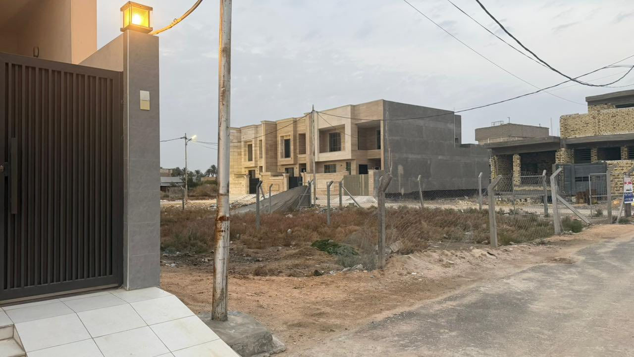 200متر تنباع كامله وتنباع 100|100عادي عنوانه البكرلي شارع خدمتي مقابيل مدرسه البحتري سند زراعي 25
***********
