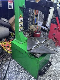 خالعه مفتوح تقريباً 50 تاير بيها كلش نضيفه استعمال قليل مناقصها شي كلش...