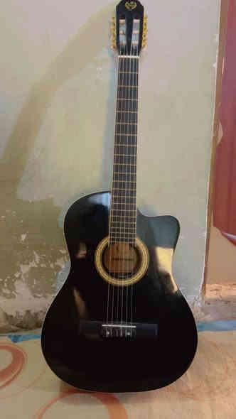 كيتار كلاسك اصلي كامل هوه وجنطته مكاني المحموديه سعره ١٢٥  واليحب يتصل ***********
