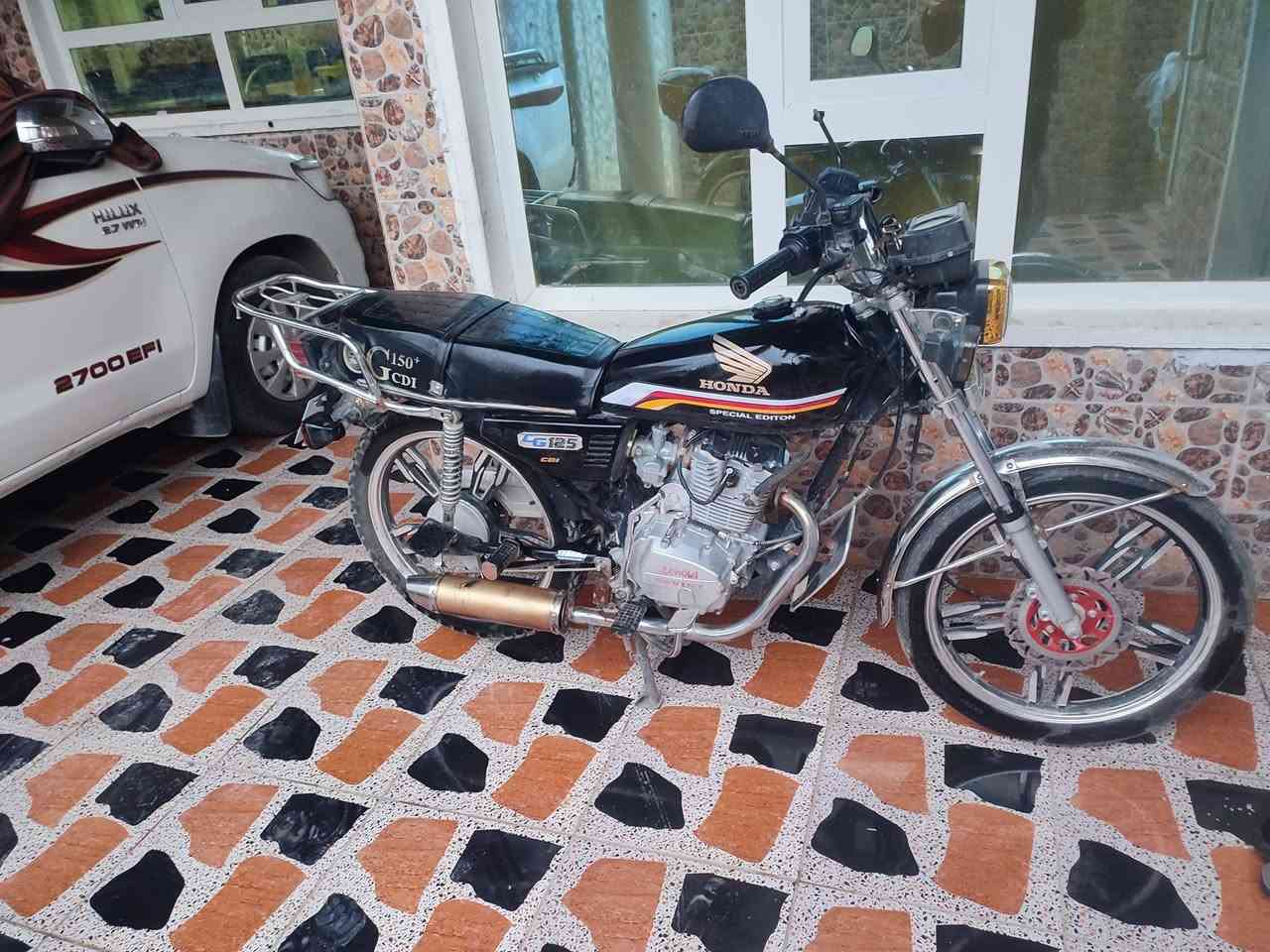 السلام عليكم ماطور سافين موديل 2023 محرك كبس كير 5 منافيس موجود كهربائيات شغال تواير جديد  كزوز رياضي ما تصرف عليه ربع الموه شراي لا يعلق السعر 395 مجال حق الجيه بس واتساب ***********
