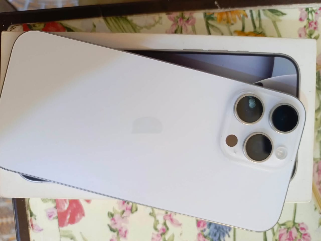 نوع الجهاز: آيفون 16 برو ماكس (iPhone 16 Pro Max)
سعة التخزين: 512 جيجابايت
 حالة البطارية: 100%
 الملحقات: مع الكارتون الأصلي
 حالة الجهاز: استخدام قليل جداً، نظيف وخالي من أي عيوب.
 السعر: 1,550,000 دينار (مليون وخمسمية وخمسين)
 الموقع: بغداد - سبع البور
 رقم التواصل: ⁠***********
