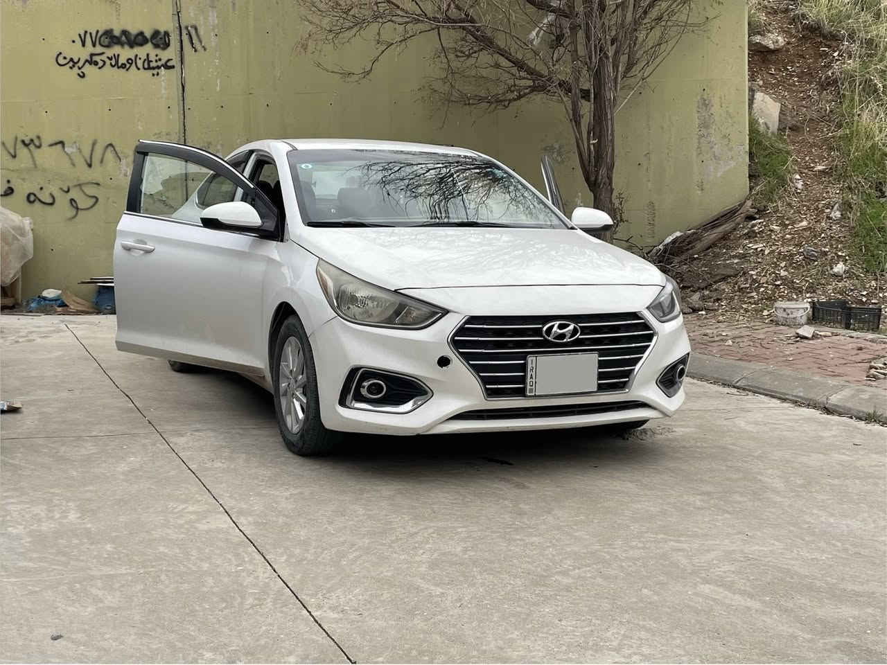 السلام عليكم
* اكنست 2020 امريكي رقم انبار تحويل ثاني يوم 
* حادثها بس بنيد مبدل موضح في صوره
* محركها 1600 (V4) السيارة ماشية 58 الف
* مواصفات
مثبت سرعة 
تحكم ستيرن 
مانع انزلاق 
درايف مود نظام سبورت
شاشة بلادية لمس + كاربلي
كامرة خلفية وضوح جيد
نظام ABS 
بلوتوث 
حساس تايرات 
مداخل USB 
سيارة نظيفة ومرتبه 
* سعر السيارة 150$ و بيها مجال 
* مكان السيارة سليمانية  
***********
