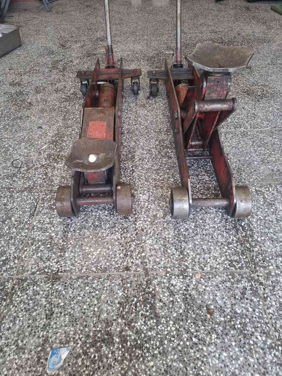 سلام عليكم جك ١٠ طن الاماني عدد ٢لبيع شغال وعل فحص سعر الوحد ٢٥٠ عنوان بغداد ***********
