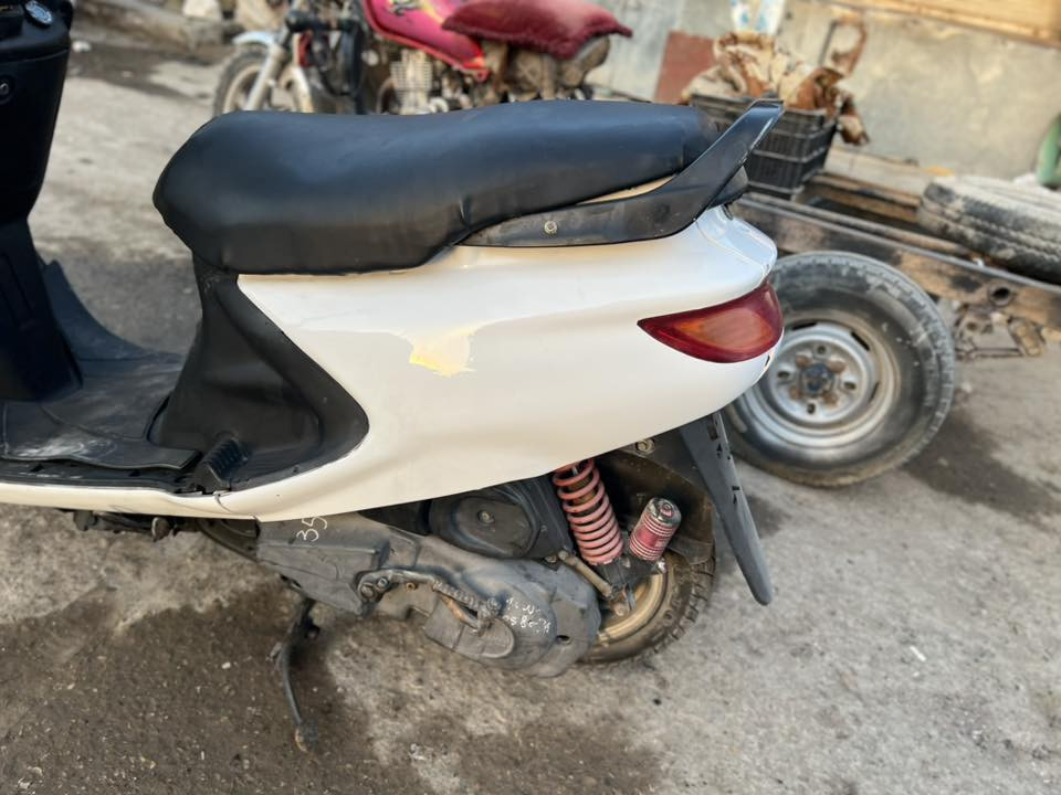 دراجة مال حاوية استخدام قليل كلش نضيفه وصافيه وجاهزة من كلشي
ومكينة مامفتوحة وناعمه خرسه نكره سلف وهندر لايتات زنون
دبل رياضي اصلي تزويد دراجة متعوب عليها وحلوه واحله من الصور  
السعر :550 الف 
المكان :ديوانية
***********
