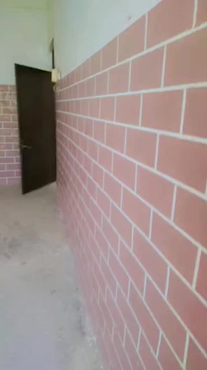 بيت  حي العبور الثانيه قرب مدرسة اليله المباركه مساحه ٣٥٠ متر واجهه ١٢.٥ عمق ٢٨، ٢ غرفه استغبال ٦ في ٤متر هول حمام مشتمل خارج البيت مشتغله نص كاشي الباقي صب عادي مقاطعه الخان الجنوبي *********** للتواصل علئ الرقم
