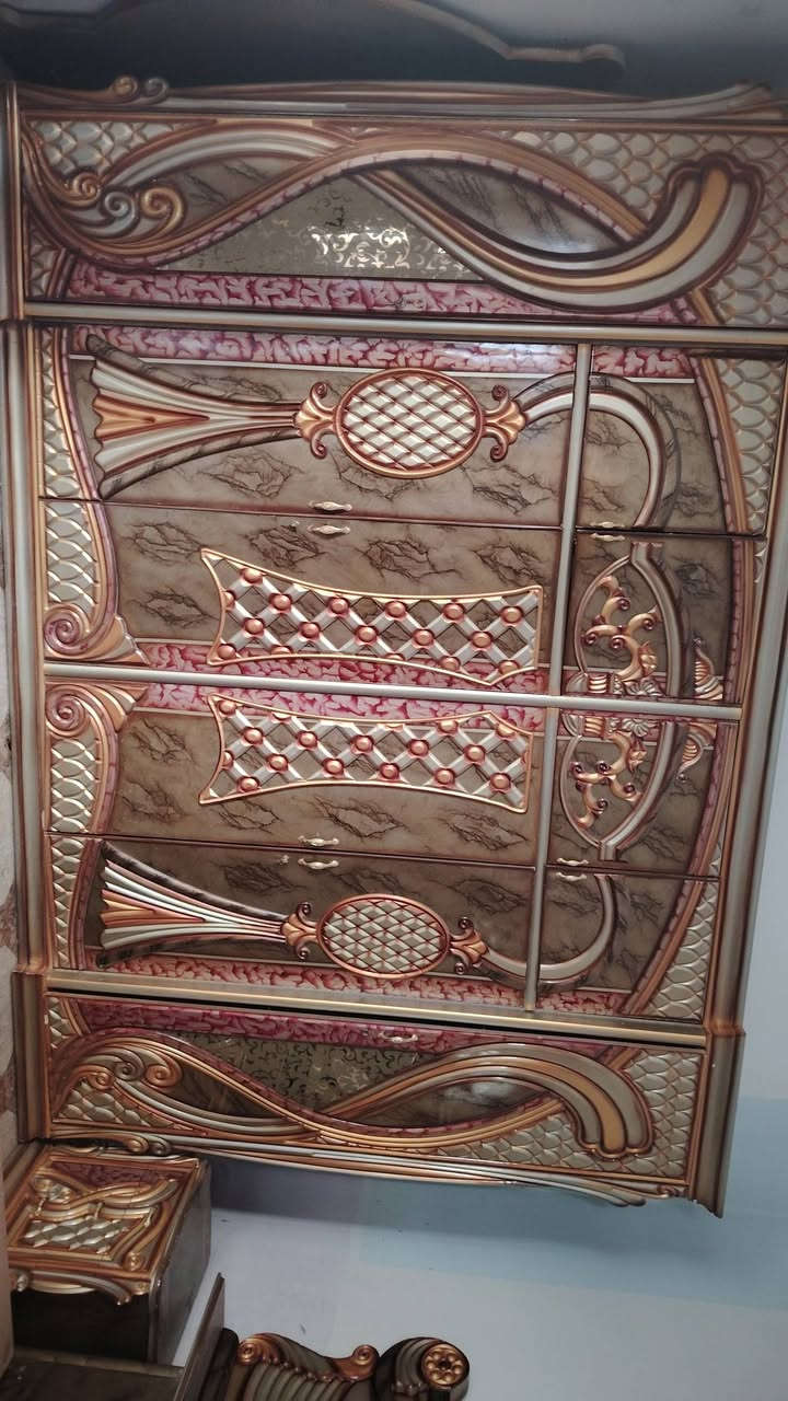 السلام عليكم غرفه اخشاب عراقي نظيفه كلش سعر 900 وبيه مجال سنك عدد 2 مرمر معه كاونتر المنيوم سعر 500 وبيهن مجال شهربان تلفون ***********
