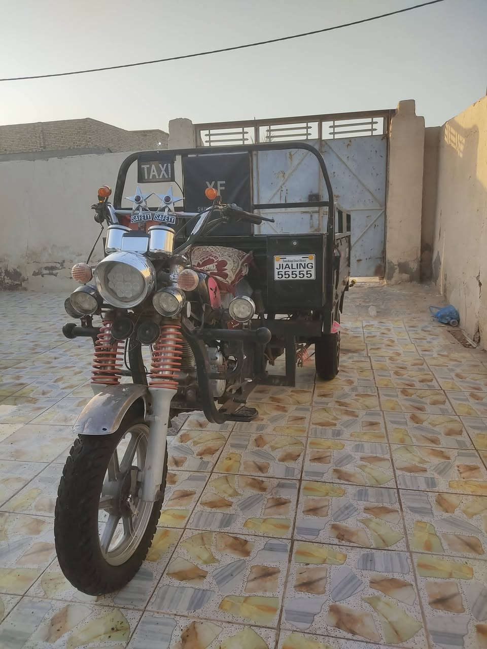السلام عليكم جنره للبيع اوراق اصوليه وكيلها بلخان تايرات جوبلس بدي نضيف شاصيي مكفول حته من الصبغ محرك توه مجفت ويخبل  كلجات توني مبدلهن السعرر مليون و٦٠٠ وبيها مجال مكاني كوفه ***********
