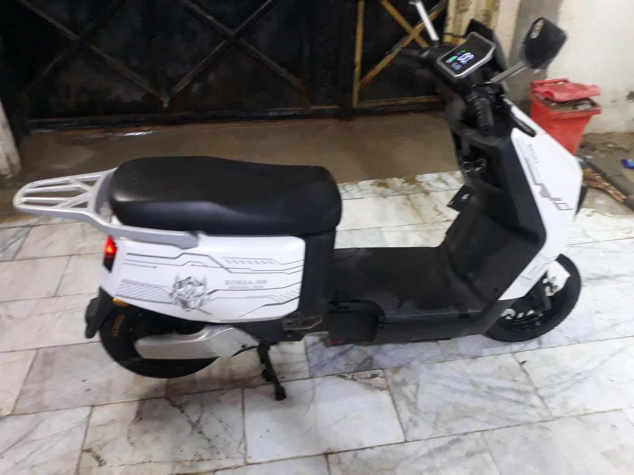 دراجة وحش الكون للبيع مديل 2026 بس لمدكر الامامي مكسور 6 بطاريات حجم 32 الاكبار شركة ونلي اقوة شركة ولباقة كفالة وبيهة قاطع دورة وصندوك واسع وتشتغل كارت وسويج وبيهة مثبت سرعة لدراجة مامتعوبة من للبيت للمدرسة فقط وباطريات كبار السعر 650 وبيهة مجال حك لجية مكاني 
البصرة ابو الخصيب كوت ثويني ***********
