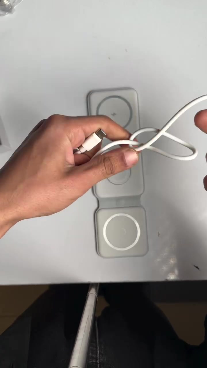 ⚡ شاحن مغناطيسي 3 في 1 للآيفون و Apple Watch و AirPods بنفس الوقت.

تصميم قابل للطي ويشتغل كستاند للموبايل أثناء الشحن 🔋

خفيف وعملي… مثالي للبيت أو السفر ✨


**إذا كنت صاحب هذا الإعلان وتريد حذفه لأي سبب، رجاءا أرسل رسالة إلى الدعم الفني**