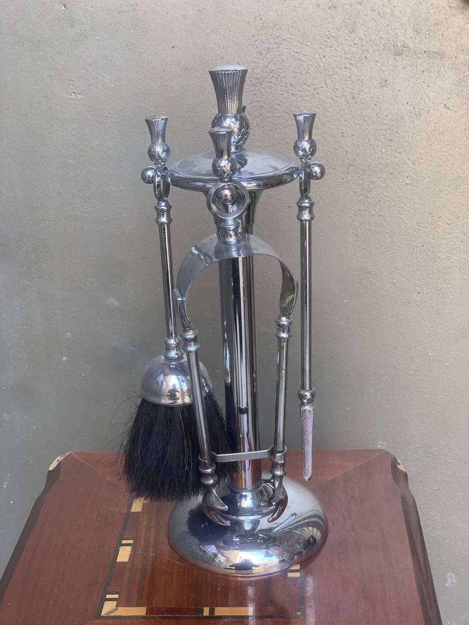 عدة منقل قديمة صناعة إنكليزي طلاء فضة قطعة فاخرة قياس 40 سم
***********بغداد
