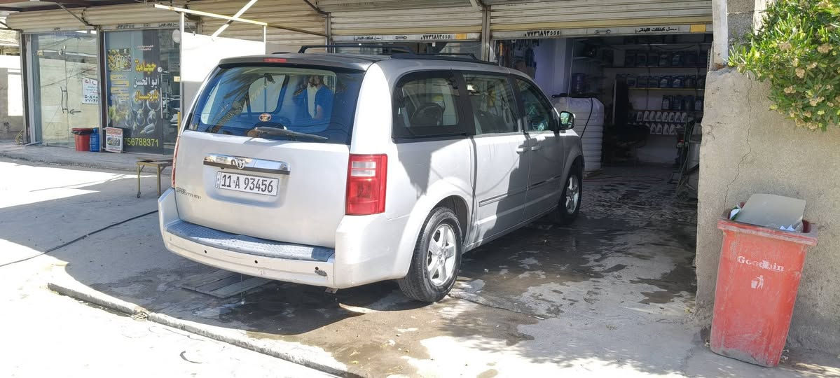 السلام عليكم سيارة دودج كرفان 2008 SXT 3.8 للبيع
سيارة كلين تايتل داخله بيها باب الصندوق مبدل بدون حادث هوة والدعاميه الخلفية 
كشنات سياحي بلع 
فرس سقف وسطي 
4 ويل كب 
كشن سائق كهربائي 
شاشه اندرويد
مثبت سرعه 
بيبان كهربائي 
جامات 6 كهربائي 
ادامه كامله وجديده 
دهن مكينه جديد
ماء راديتر جديد زيتي 
منظومه تبريد جديده 
صدر امامي جديد 
كير ومكينه مكفولات بيها بس نضوح شي بسيط كلش من الكير بسبب الكيس مالته انفتح تبديل فلاتر والي رجعه ممرجعه بلادي بس بدون اي تنقيص بالدهن
سنويه جديده هزه جديده رقم جديد السيارة باسمي سيارة نظيفه ومال بيت ماشيه 142 كيلو وسيارة خير من الله عزم ورزانه شغل واطلع لاي مكان يعجبك سيارة رقمها بغداد وعارضها ب 116 وبيها مجال بسيط كلش حك الجيه 
***********
