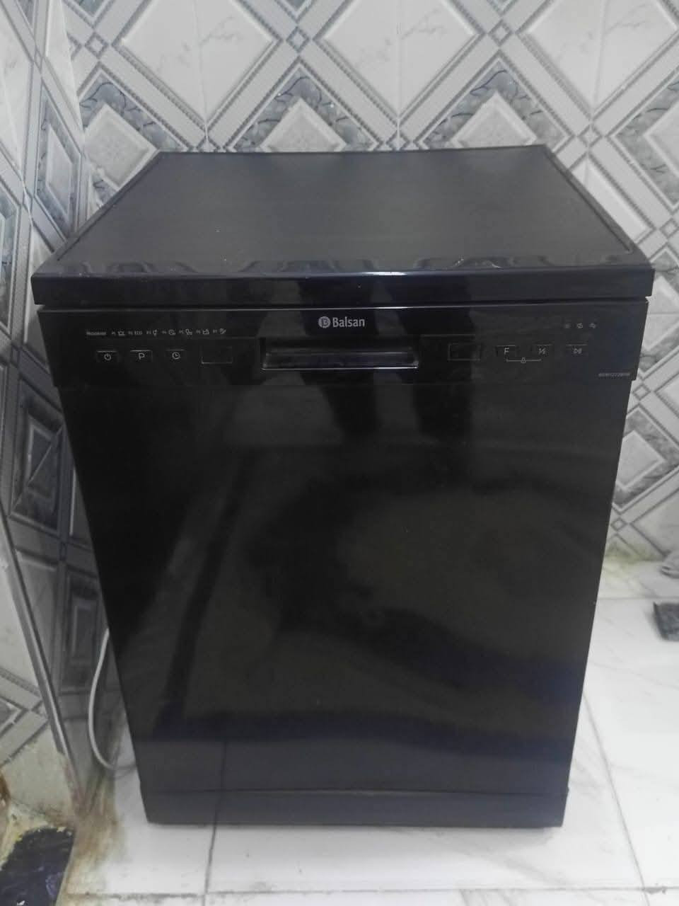 بسم الله الرحمن الرحيم
من رخصة الادمن 
مكناسات من شركة فانتوم الاصليه شغالات وخير من الله تنظيفهن العدد 2 وغسالات صحون شركة بيلسان غساله غلطه الغساله سعرها 400 الف وبيه مجال قليل والمكناسات سعرهن 120 الف وبيهن مجال موجود واتساب *********** وخاص متواجد
