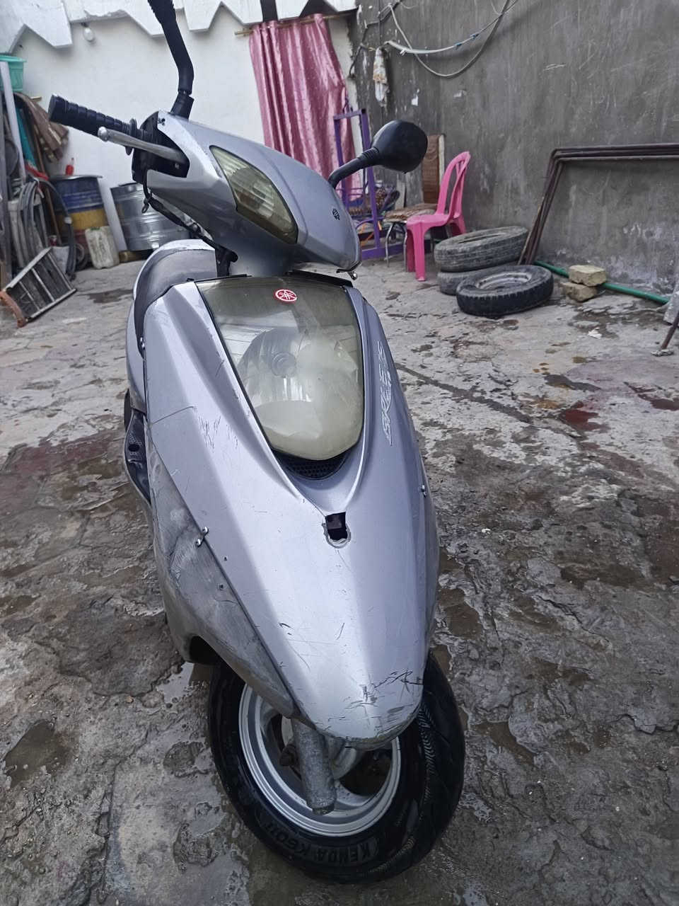 سلام عليكم بريز للبيع ياباني مكينه ما مفتوحه وخير من الله كفرات كلها مختمه كابريتر بلادي  بيها نواقص بسيطه كلج امامي شويه تعبان والدكمه مال سلف اشكل بس هندر بكل وكت شغاله سعر 400 وبيها مجال مكاني بغداد جميله رقم *********** اوراق كامله
