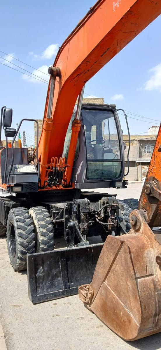 مرخصة الدمن اسلام عليكم حفارة 160 تخم تاير مضخه جديده اسعر 3500وبيه مجال مكاني بغداد رقم الهاتف***********
