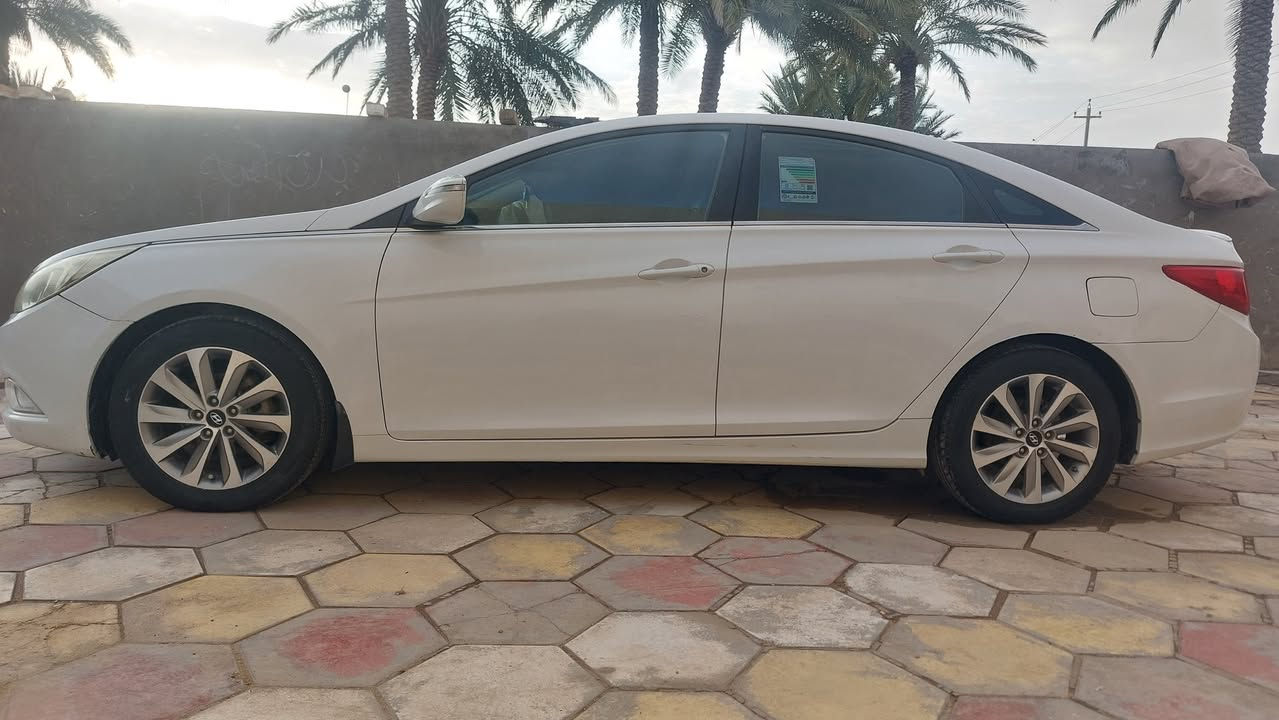 SNATA
الســــلام  عليكم 
ســــــوناتا 2013 شكل 14
كفااااله عامه من صبغ وضربه وتبديل 
فقط بيها مكان بارد بسيط
مواصفات الشـــــركة العامة
يعني فول عدا البانوراما 
مري شفط
كشن كهرباء 
 محرك 2400
السياره جاهزه للاخير   اي نقص ما بيها
محرك كير تبريد تدفئه حداديه كهربائيات  كله جاهز
ماشيه 160 حقيقي 
مكان الحله 
***********
***********
