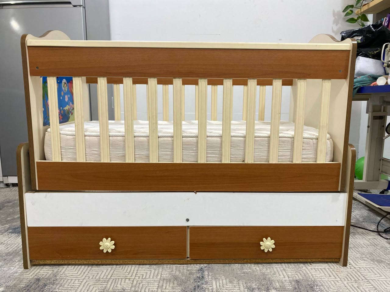 دەستی دووی چوارقورنە جۆلانە خاوێن و پوخت ماوەتەوە دۆشەکی خۆی لەگەڵە نرخی گونجاوە بۆ نرخ تەلەفۆن بەو ژمارەیە بکەن
***********
