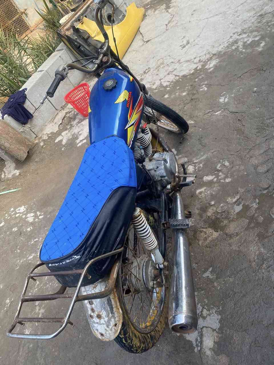 سلام عليكم شباب دراجه يراني ادوات البيع السعره250وبيها مجال البصره 5ميل***********
