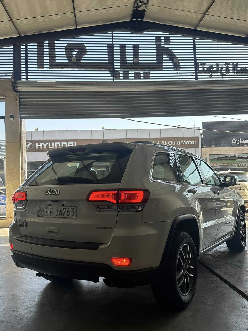 السلام عليكم للبيع جيب لاريدو 2020 وكاله خليجيه كفاله  عامه  السياره جديده بيها فقط كارت بالدعاميه الاماميه اثر شخوط السياره فتحه وبصمه وكرسي كهرباء وشفتات ستيرن 
مكانها بغداد للاستفسار ***********
