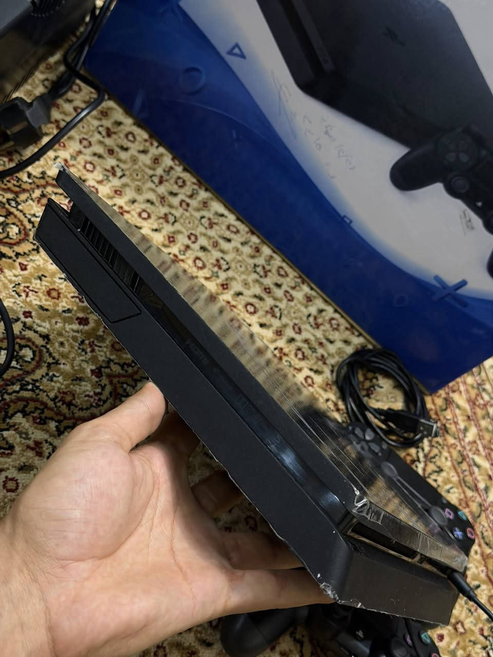 السلام عليكم Ps4 سلم ذاكرة تيرا (1000) لوك ستيكر حاله حال الجديد نضافه 100‎%‎ مهكر وكامل نظام 11 بي 15 لعبة كامل ملحقات + جوستكات 2 اصليات + UBS بيع فقط السعر 370 بي مجال عنواني بغداد الاعلام ***********
