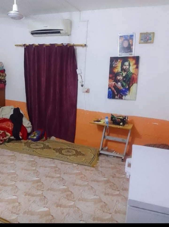 بيت للبيع المساحه210م متكون غرفتين وصاله ومطبخ وديوانه جاهز من كلشي +قطعه 200 م كافت الخدمات متوفره العنوان وره حاوي العباس من جهت الشط بكاع حمود الثانى ***********
