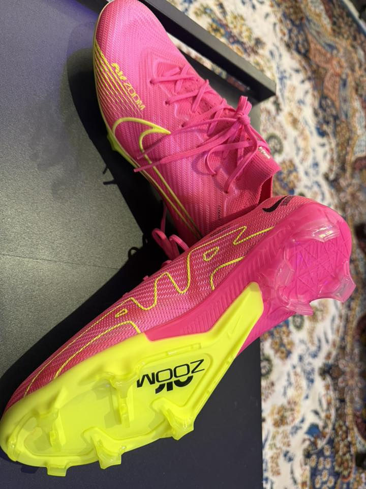 قياس 43
أحذيه أصليه أمزون DHL غير مستخدم 
٣٠ س ع ر
*********** المكان بغداد
