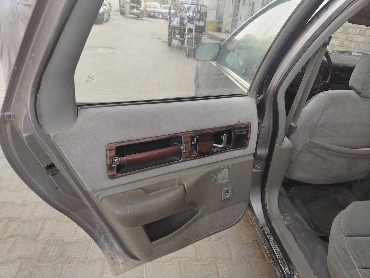 السلام عليكم دولفين امباله للبيع مديل ٩٦ سياره جاهزه تبريد ثلج عوزه بس دبلات خلفيه بيع وكاله مكان نجف وترهم مراوس رقم المبايل ***********
