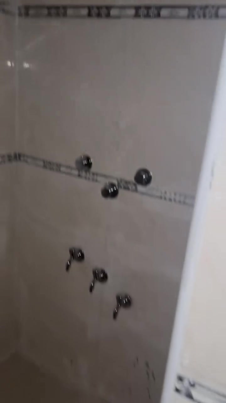 🏠 للبيع بيت بناء حديث فول مواصفات - مدينة الصدر 🏠ملحضه اذا مراوس بنص قطعه هم اروس بل قطاعات البديا 

يا الله يا كريم  
بيت جديد صارنه ٢٠ يوم ساكنين بي البيت حديث نظام مودرن وتشطيب درجة أولى ✨

📍 العنوان: بغداد - مدينة الصدر - قطاع 28 - خلف سيد صروط  
📐 المساحة: 72م - نص قطعة - قاطين بناء  
💰 السعر: 145 مليون وبي مجال للشراي الصدگ

✅ مواصفات البيت: نضام نترنيت دفن نضام سبالت دفن نضام بواري كلا دفن البيت كامل مكمل 
بناء حديث توه ساكنين بي البيت صب مسلح
نظام حديث أبواب تركية + جام مثلج + سبوت لايت
تأسيس كهرباء ضمان الكهربئيات ٢٥ سنه وماي جديد كامل
الصبغ والبورسلين بعدة جديد، البيت يلمع مثل ما بالصورة
الموقع حلو قريب على الشارع العام اول فرع خلف سيد صروط منطقة معروفة

البيت مناسب للعرسان أو عائلا.

للإستفسار والمعاينة الاتصال على الرقم. *********** متوفر وتساب كذالك X  
ملاحظة: الاتصال للشراي الجاد
