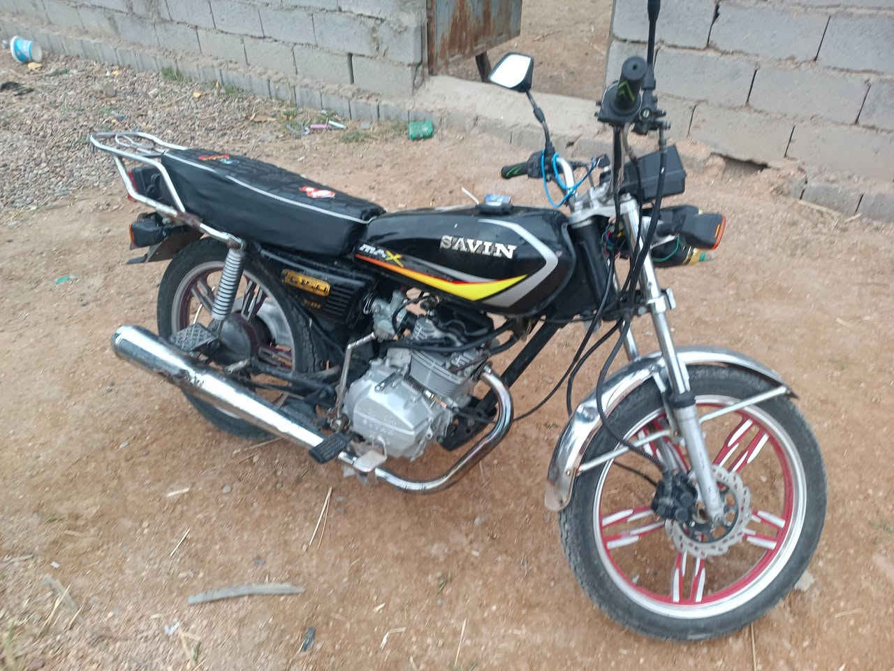 سلام عليكم دراجه سافان موديل 22 للبيع مكفوله اورقها اصوليه
نقصها باتري كهربائيا كامله تعال وشوفه بعينك سعرها 550 وبيها مجال حك الجيه مكاني اللطيفية ***********
