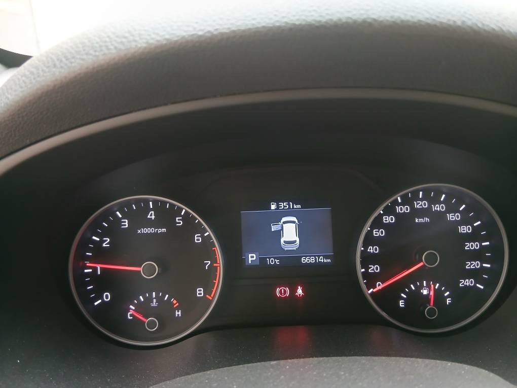 سيارة سبورتج موديل ٢٠ ستندر قمارة حديد ماشية ٦٥ الف 
التواصل على الرقم *********** بغداد, العراق
