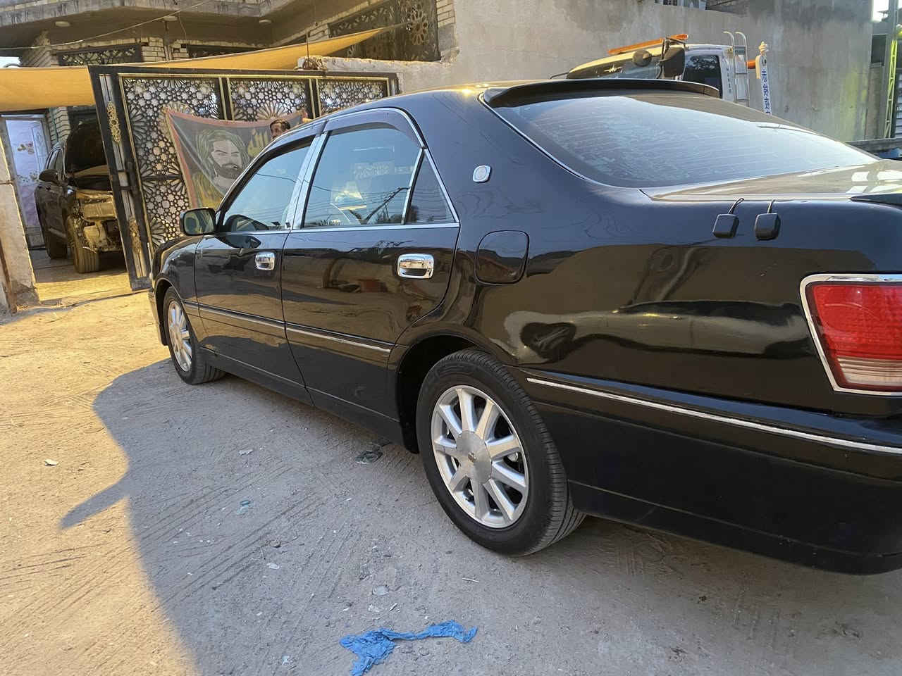 كراون موديل 2001 تسجيل جديد قرار 48 تحويل ثاني يوم رقم بصرة سياره جاهزه من الطول لطول تخم تاير ويل نجمه محرك ديفور الزغير  السياره كص جنطه  السعر 97 بيها مجال لشراي رقمي ***********
مكاني البصرة
