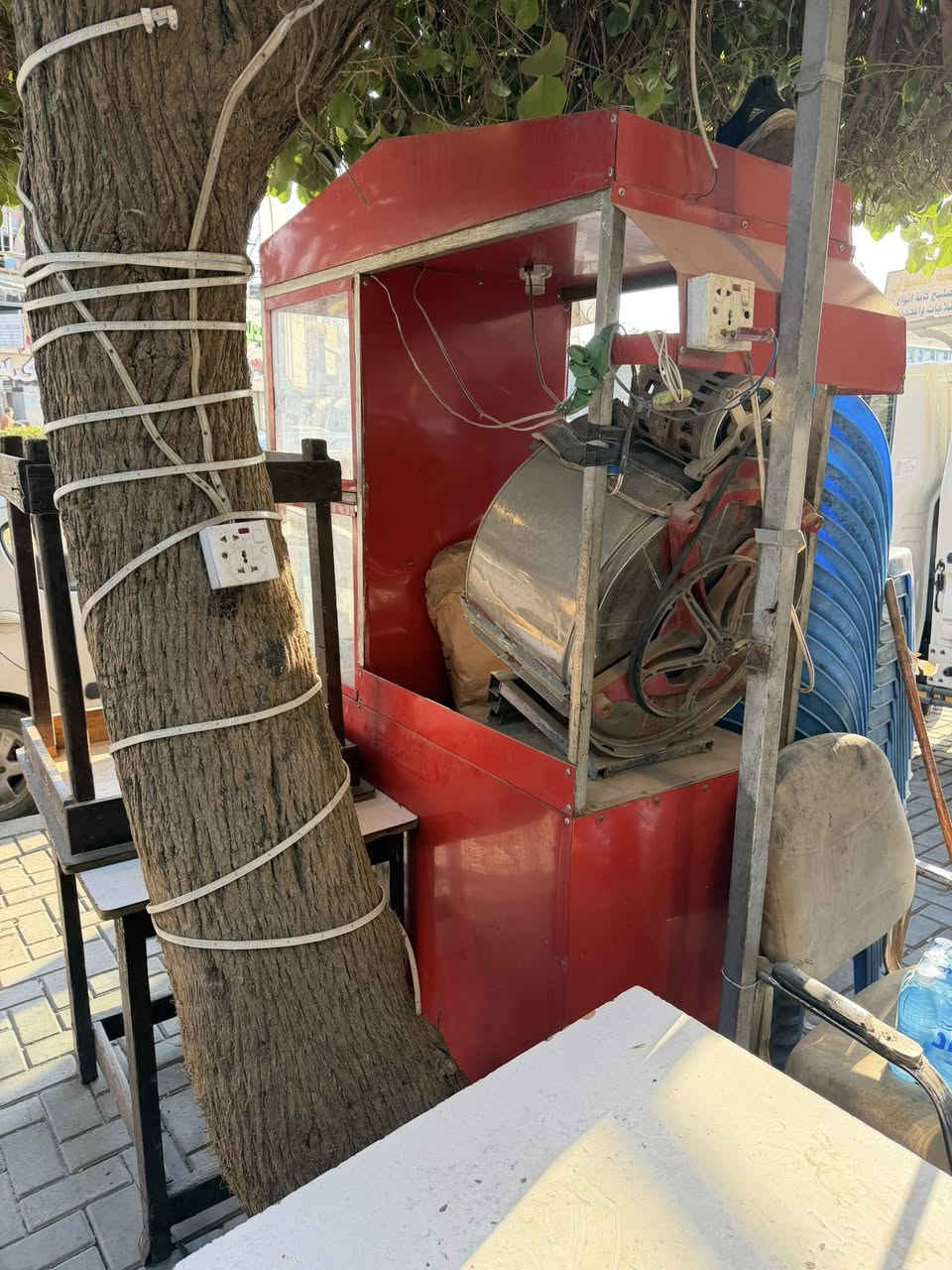 مكينه مال حب جديده كلها شغاله ماطور وانارهً كامله مناقصها شي السعر 150 الف العنوان بغداد الاعظميه
*********** واتساب
