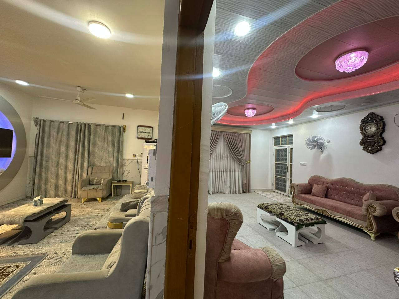 دار للبيع المساحة 306م السعر ١١٠ وبي مجال طابو زراعي سند 25 الشـــار؏ تبليط ، كهرباء ومي متوفر نجف مقابل قريه الغدير عامود 267 يحتوي على غرفتين وصاله كبيرا جدا واستقبال ومطبخ حار مطبخ بارد حديقه وكراج
الاتصال 
٠٧٨٠ ٤١٧ ٩٦١٩قرب مطعم وكوفي سمر قند مشمول بلتطويب
