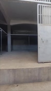 متوفر كراج سيف اللايجار مساحه كبيره طابقين  الموقع جانب الايمن قرب الج...