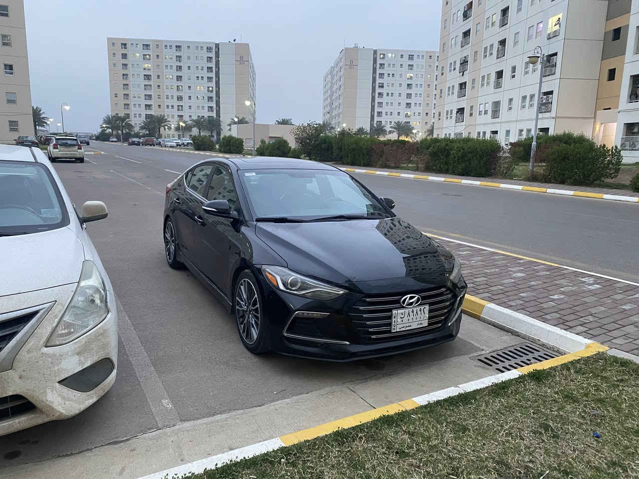 السلام عليكم
النترا 2018 سبورت infinity
وارد امريكي 
محرك ١٦٠٠ تيربو 
كير dct سبع نمر 
اكزوز رياضي بلادي
مواصفات ١/١ :
بصمة تشغيل 
كشنات حضن جلد مختومه sport 
تدفئة كشنات 
دشبول كاربون فايبر 
كيجات رياضي 
سلايد روف
ويل كب ١٨ كروم بلادي 
ستيرن حرف D 
شفتات بلستيرن 
سستم صوت سماعات انفنتي 
ماشيه 128 الف  ميل 
السعر 12,100$
مكاني بسماية / جميلة
***********
